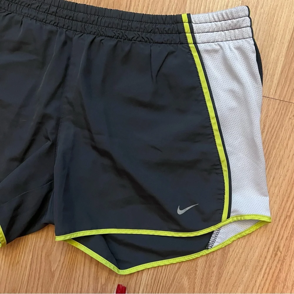 Nike Dri Fit Tempo Running Shorts Gray Neon Women’s Size Small Athletic‎ Lined